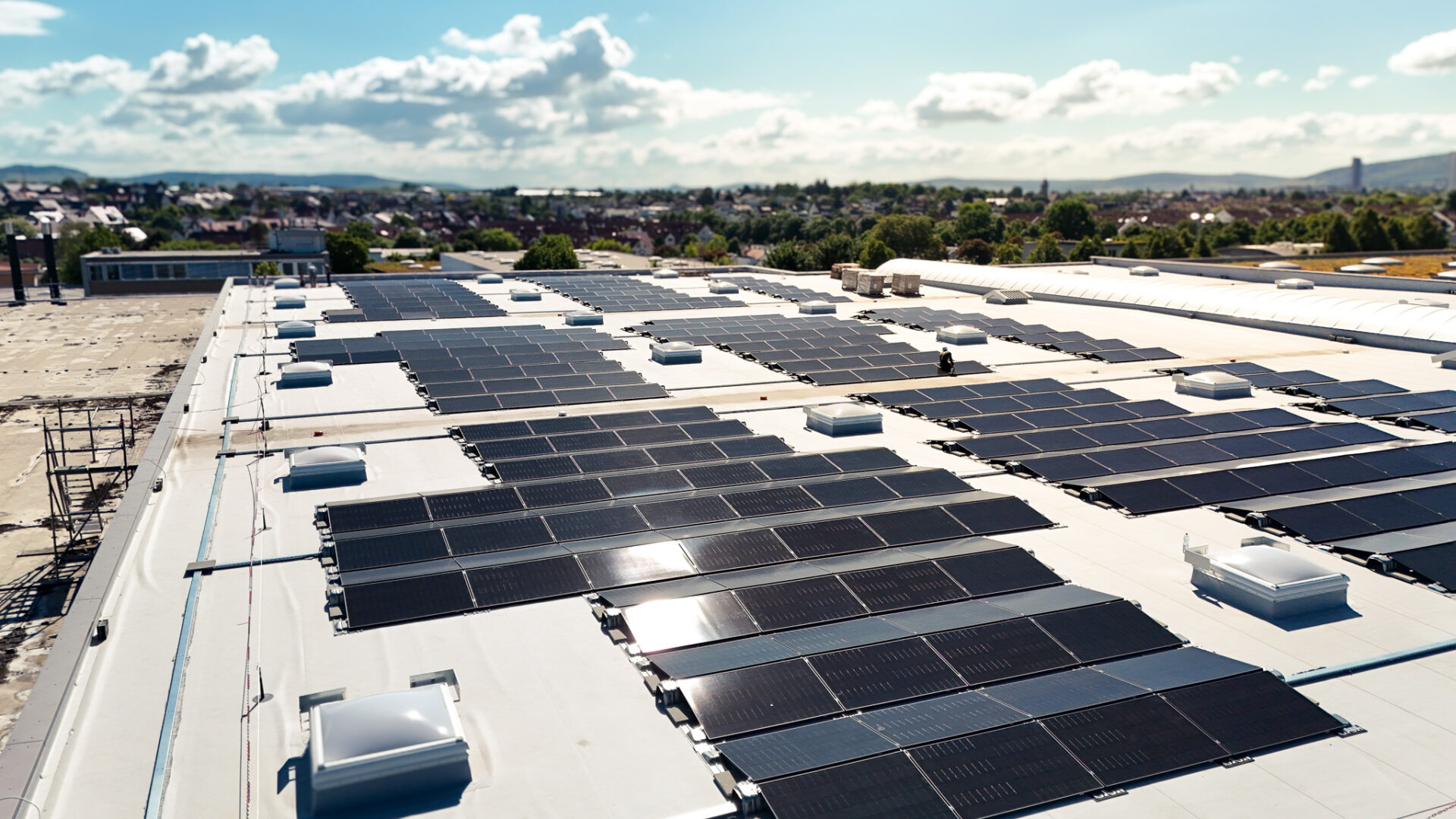 Großanlage PV auf einer Gewerbehalle